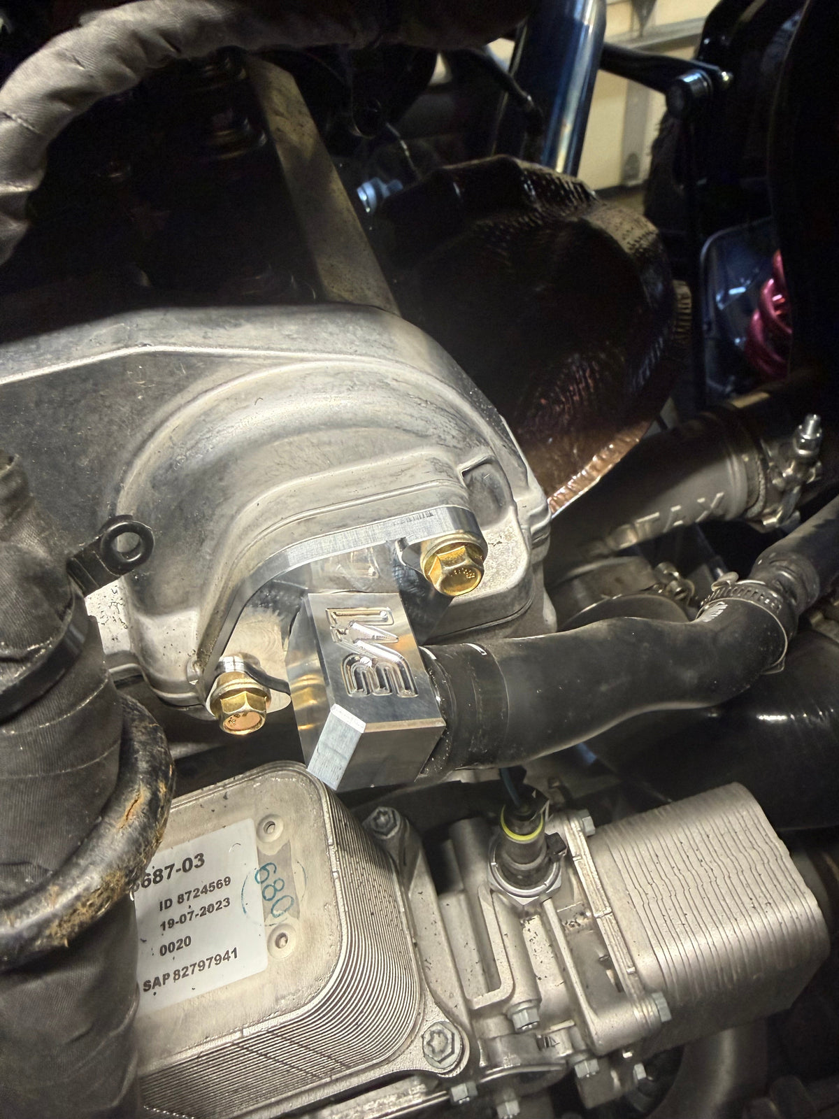 Maverick R Valve Cover Vent 360 Deg Fitting