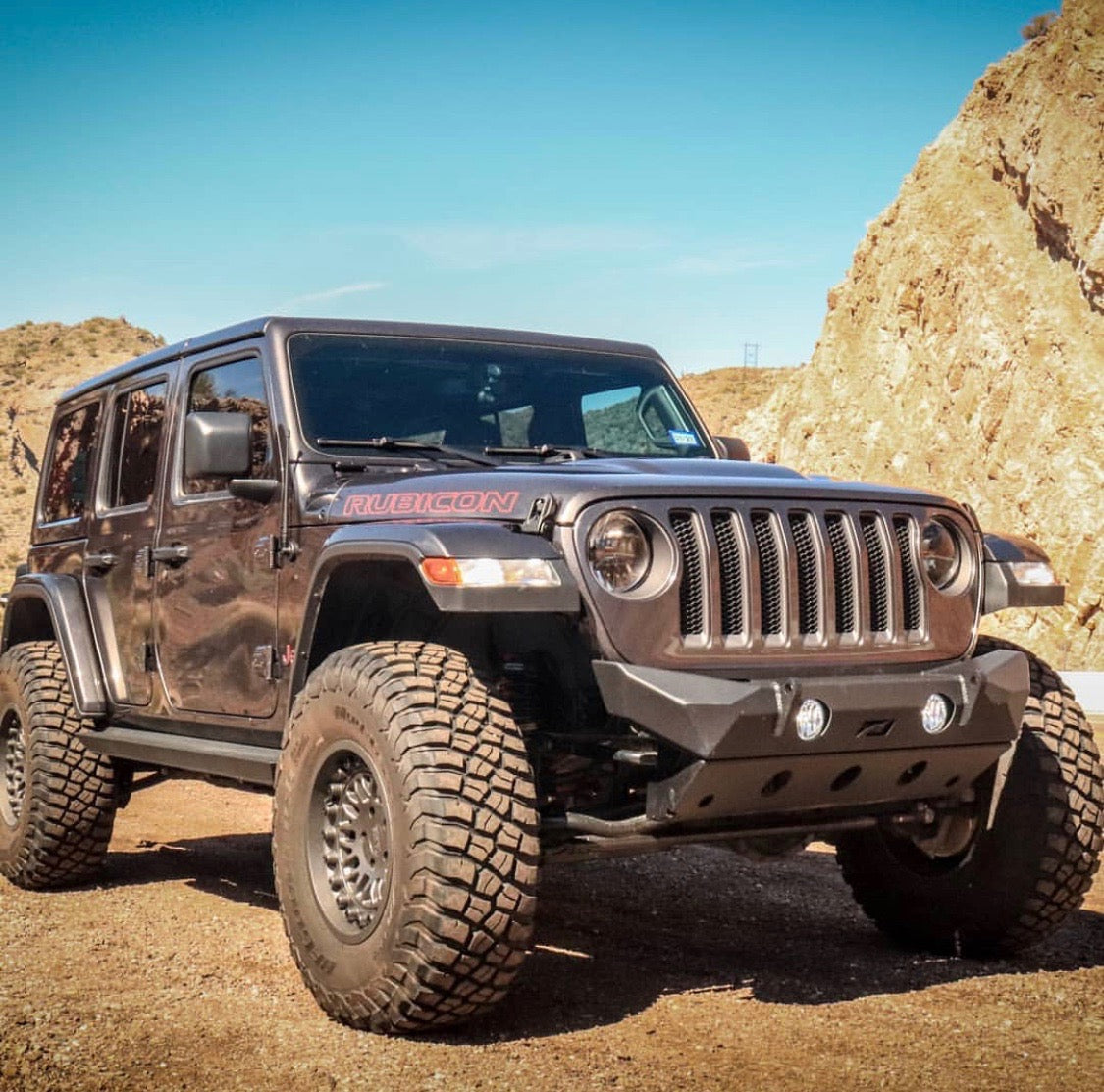 Jeep JL/Gladiator Front Bumper With Skid Plate 18+ Wrangler JL/Gladiator W/Fog Light Holes The Hammer Series Motobilt - MB1090F-MB1094