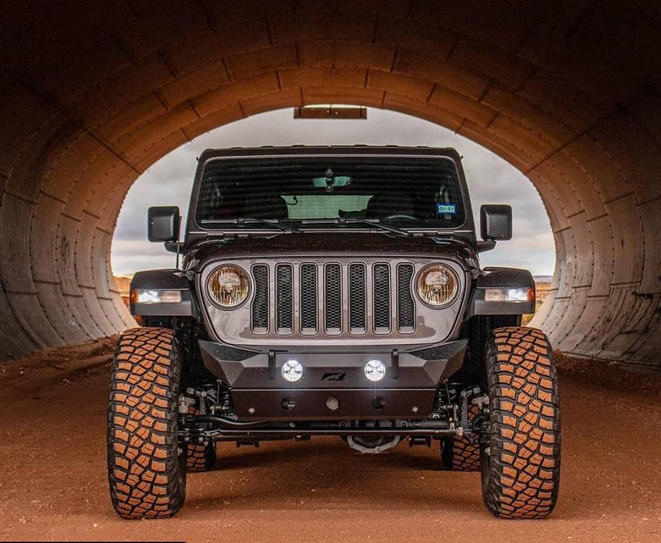 Jeep JL/Gladiator Front Bumper With Skid Plate 18+ Wrangler JL/Gladiator W/Fog Light Holes The Hammer Series Motobilt - MB1090F-MB1094