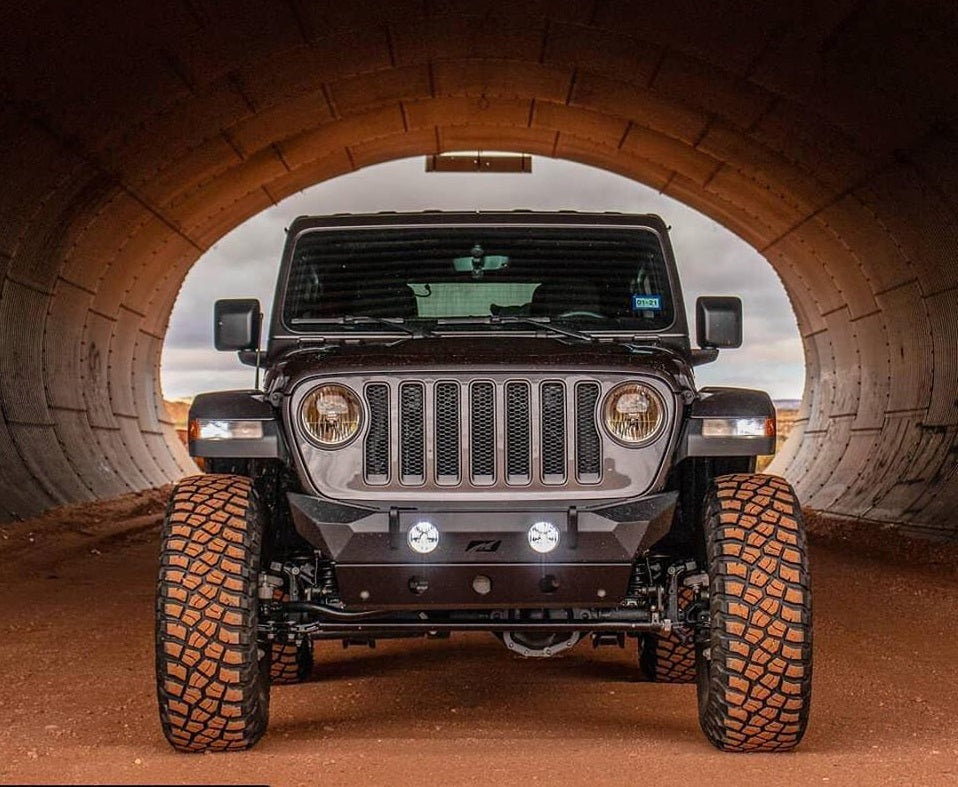 Jeep JL/Gladiator Front Bumper With Skid Plate 18+ Wrangler JL/Gladiator W/Fog Light Holes The Hammer Series Motobilt - MB1090F-MB1094