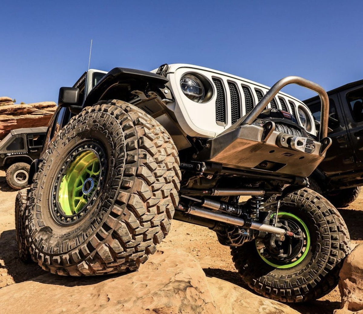 Tomahawk Frame Chop Front Bumper w/Bull Bar for Jeep JK, JL, JT Motobilt - MB1149-BB